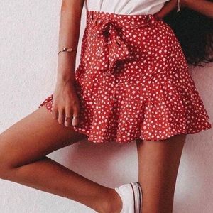 NWT Zara red white floral skort Large